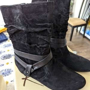 NWOT - Kim Rogers Suede Boots - Black - size 11